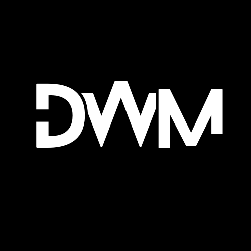 Logotipo DWM branco sobre fundo preto, quadrado